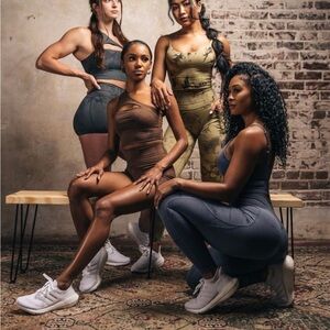 Alphalete athletics alphalux set in size medium